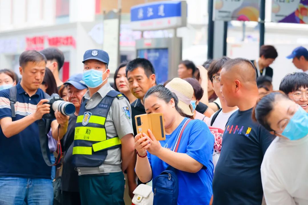 2020天津时装周精彩大秀,皮尔卡丹快闪