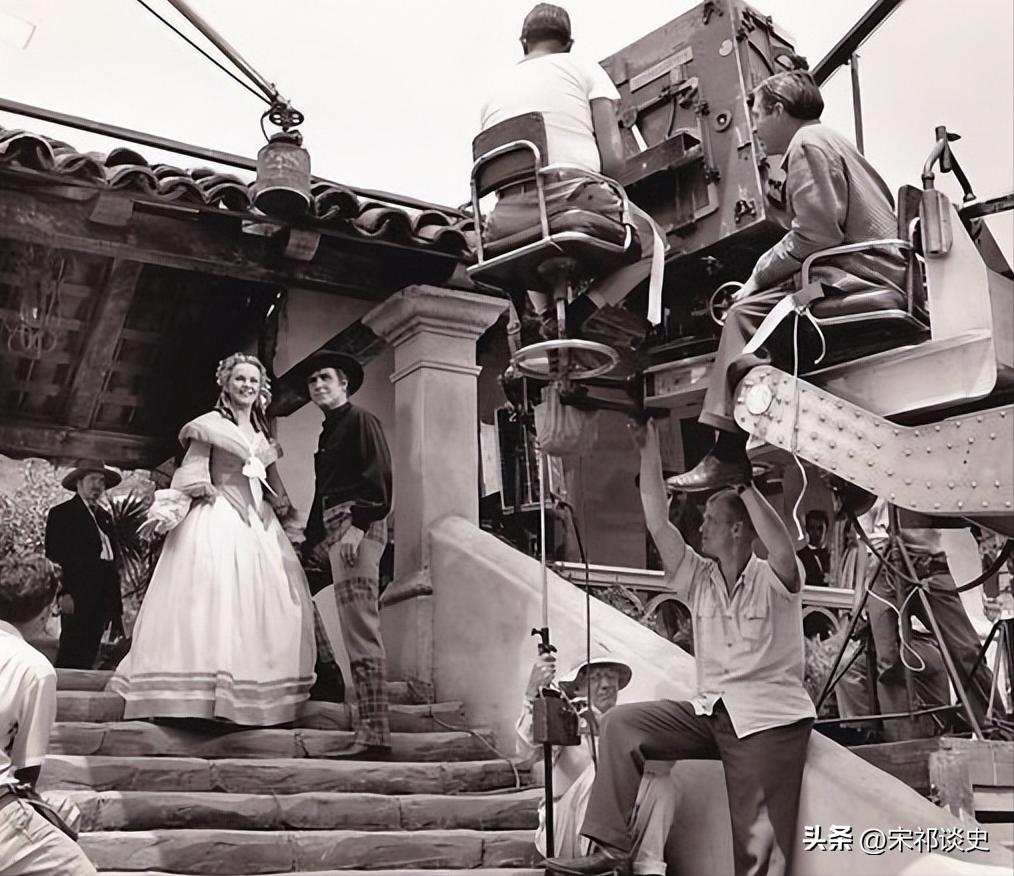 好莱坞经典电影雨中曲,好莱坞传世经典《雨中曲》