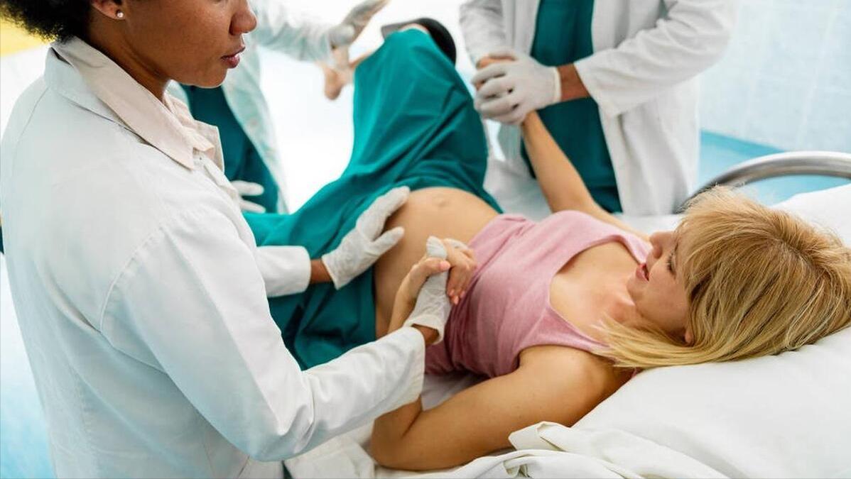 人类的分娩痛苦是动物中最难的吗,为什么只有人类生孩子最痛苦