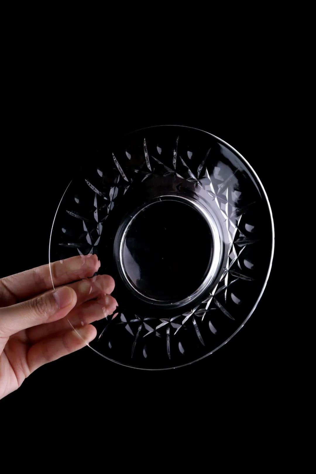 中国年轻人，不买房，只“玩物丧志”