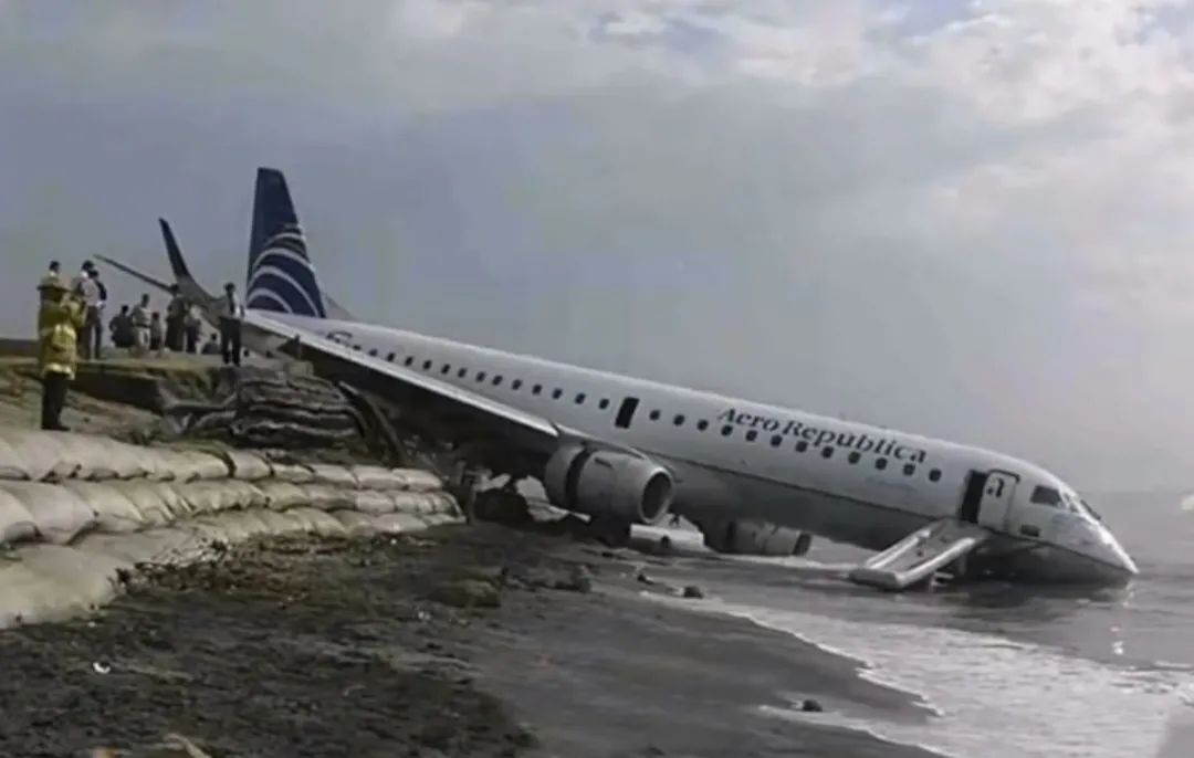 神回复：​当梅西给你签名时笔却没水了，文具店老板是要出意外了。