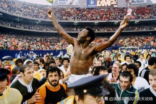 足球场上哪个位置的球员最重要,足球场上每个位置对应几号位