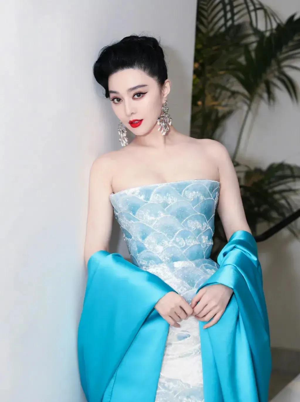 范爷戛纳红毯照,范爷戛纳穿龙袍