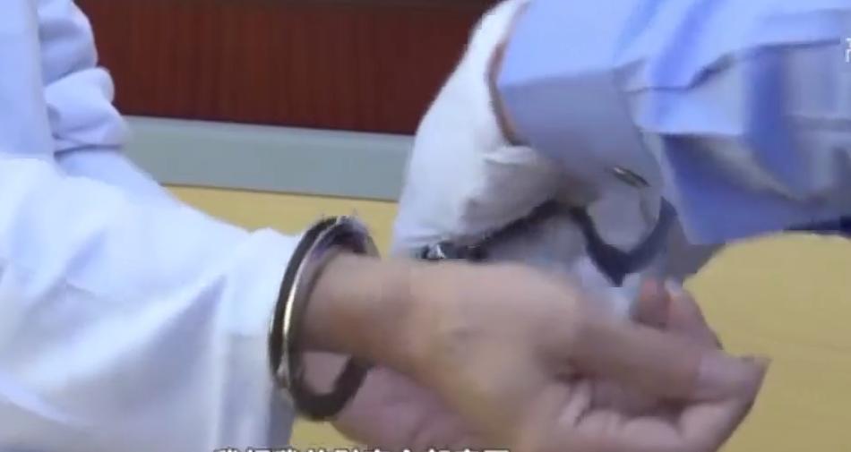 16年深圳发生怪事，一女子缴纳社保时被告知：你已经死了1个月了