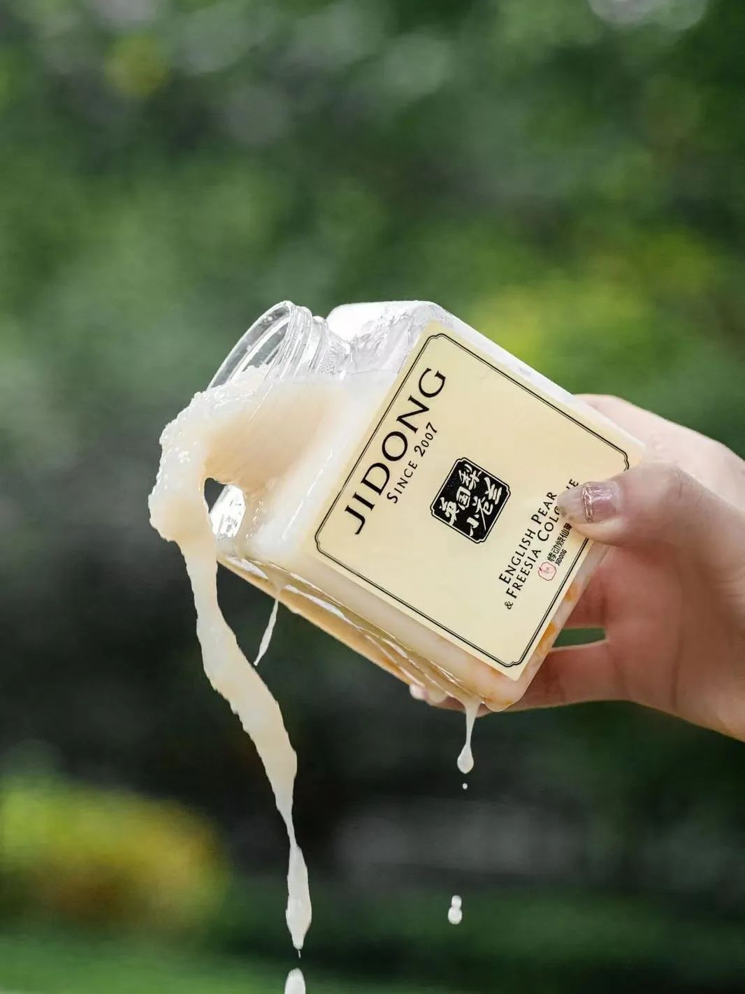 2天卖出50万杯会发光的“小苍兰香水茶”火爆抖音又一秋季爆款？