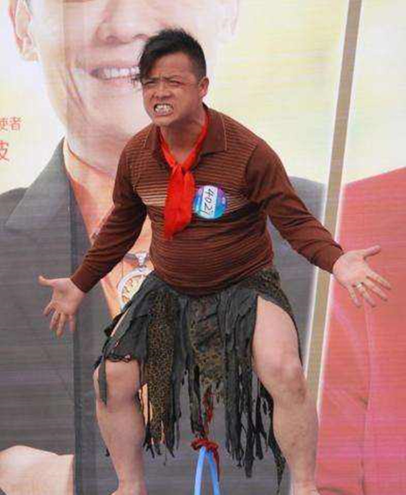 湖南嗜血野人：7岁掉入天坑，生吃蛇鼠存活8年，结局让人哭笑不得