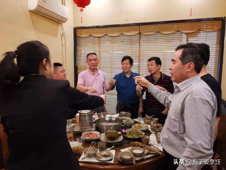 喝酒对话技巧和说话应变能力,不会喝酒的人说大话怎么幽默回答