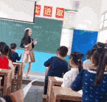 神回复：老鼠贴粘到的，吃了不会犯法吧？网友：自首，争取死缓