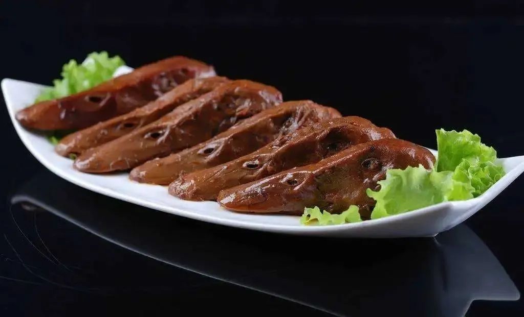 美食周黑鸭是怎么输给绝味鸭脖的,正宗卤味周黑鸭