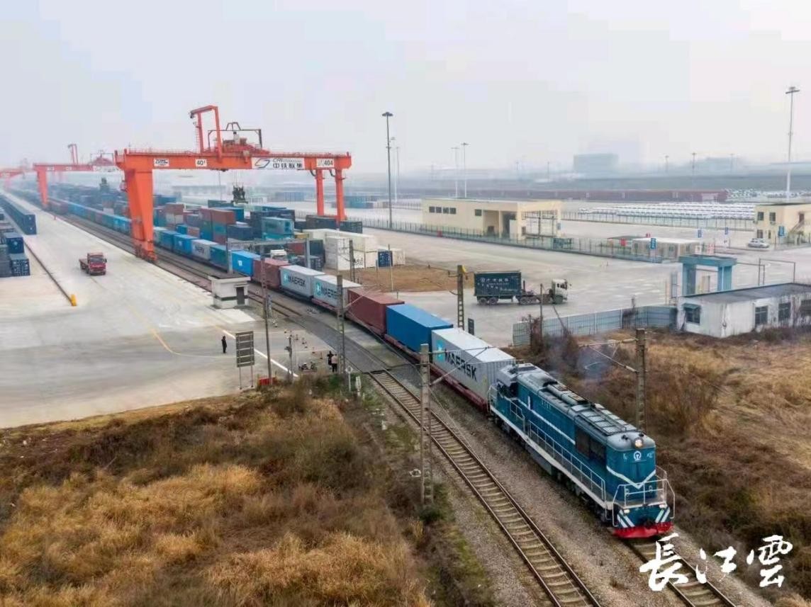 武汉和郑州谁的枢纽作用更大,中部地区武汉郑州长沙