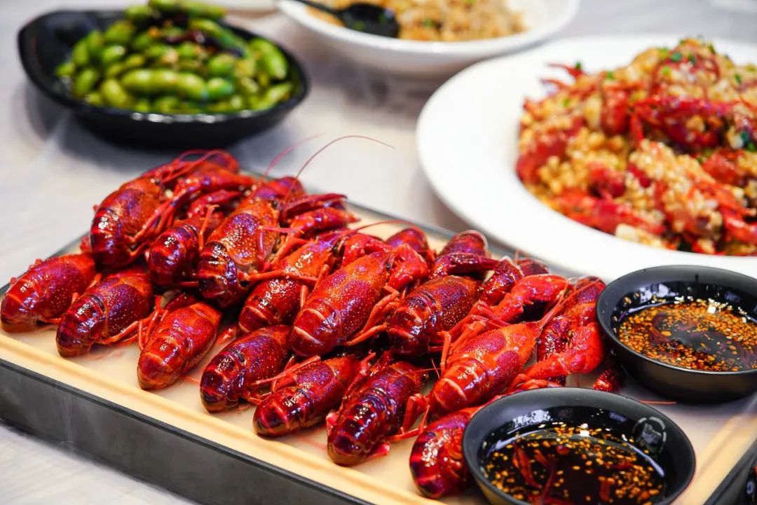 每天排队两万多单的小龙虾,一天卖几千单的人气小龙虾