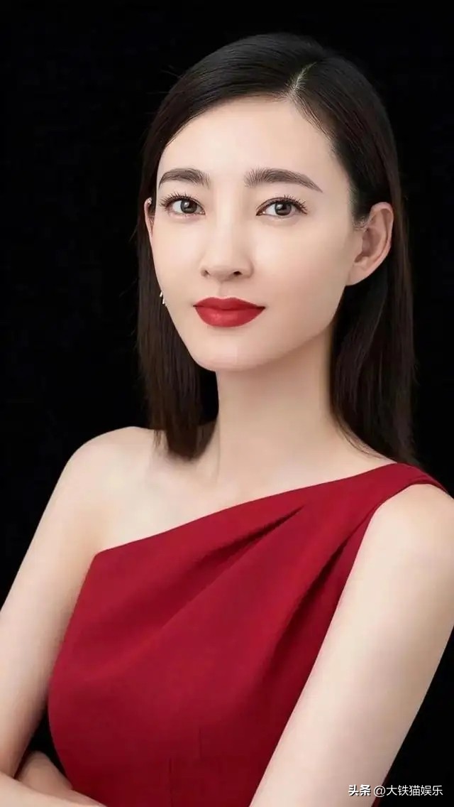 割过双眼皮的女明星对比,割双眼皮失败的明星谁最惨