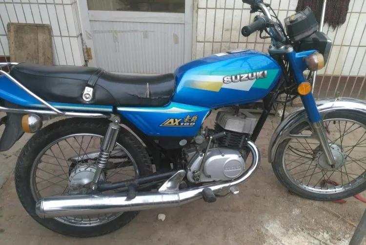 金城铃木ax100和豪爵ax100区别,九十年代一代神车铃木ax100