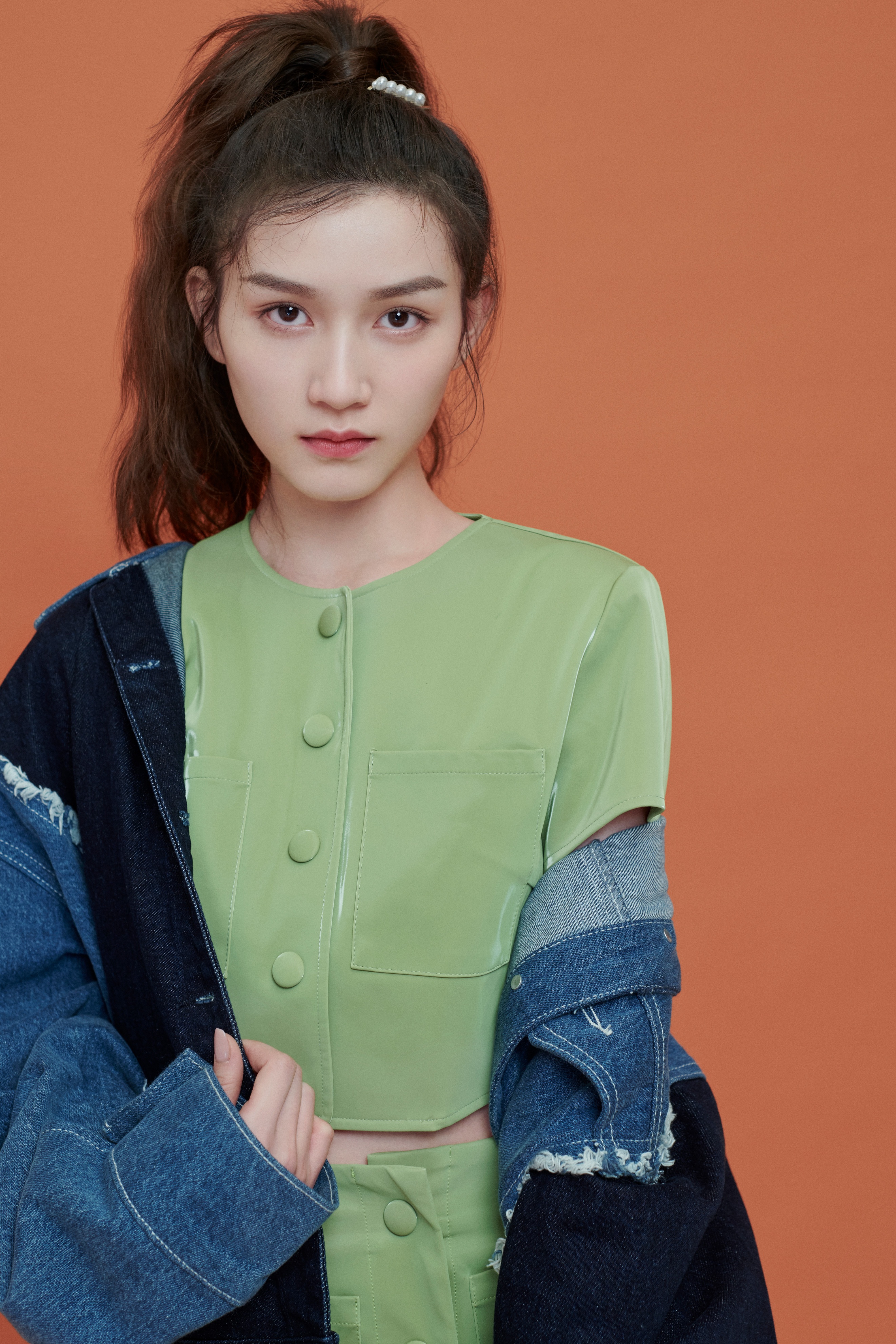 陈思诚柬埔寨,陈思诚与新女友与好友共进晚餐