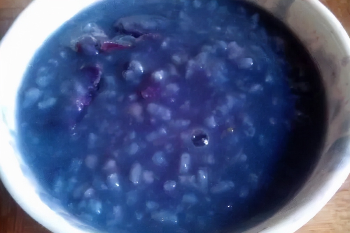 大米粥变蓝色,大米粥变绿还能吃吗