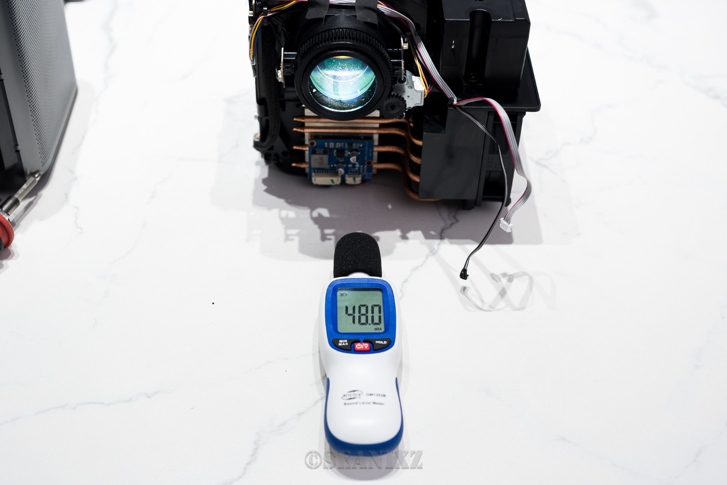 知麻z1投影仪买哪款,知麻投影仪z1高配版1000流明