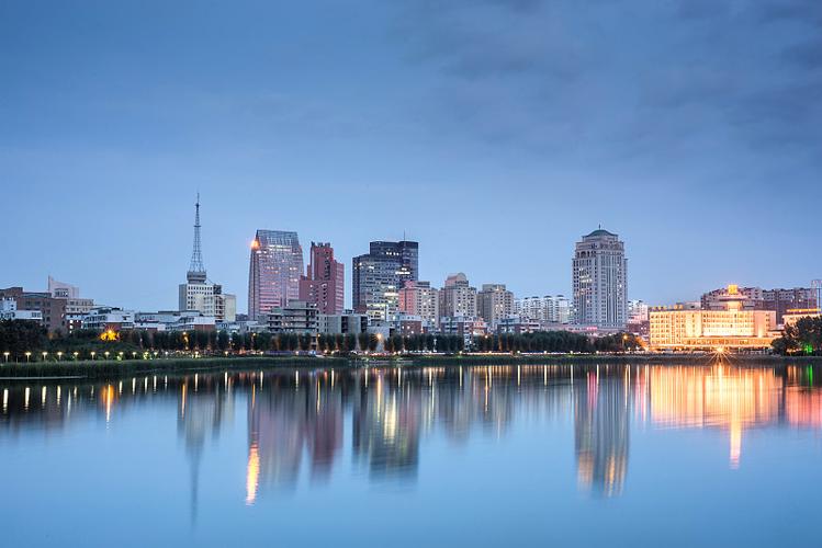 女总裁花50万生下孩子,26岁女总裁生了五国混血