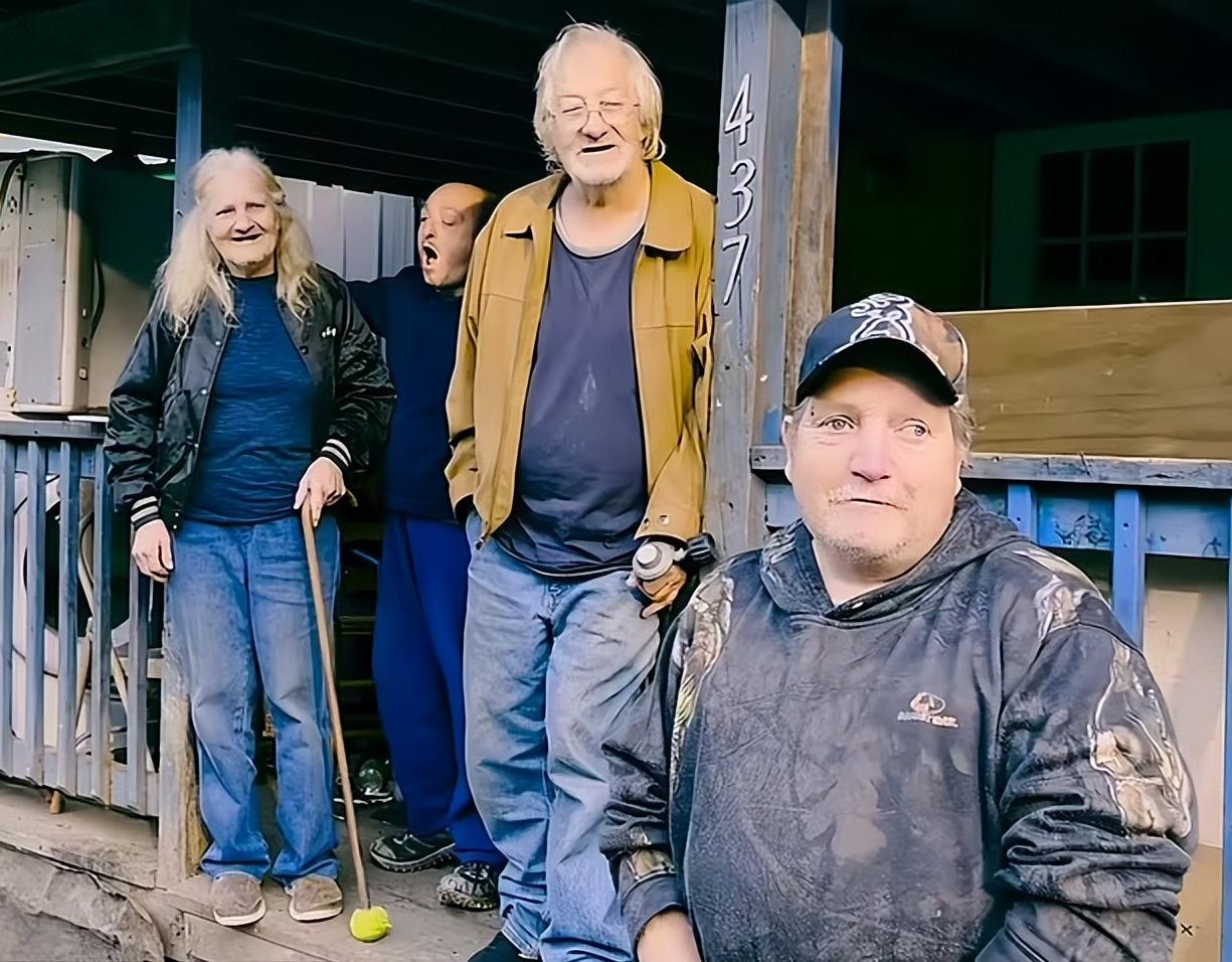 美国家族*伦乱**三代：*亲近**结合导致后代残障，无法说话只能犬吠