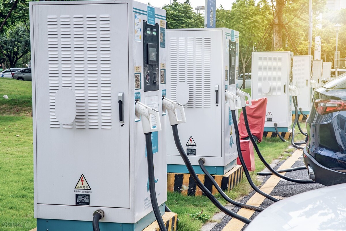 买油车还是买电混,现在买油车还是油电混合