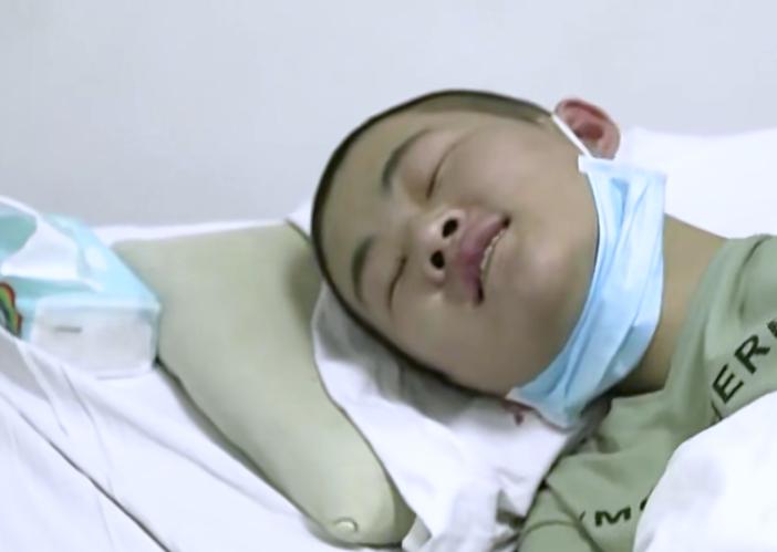 小伙喝下百草枯被医生抢救回来,29岁小伙喝下百草枯农药拒绝治疗