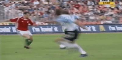 梅西凭一己之力拉高了球王的门槛,梅西当之无愧的新一代球王