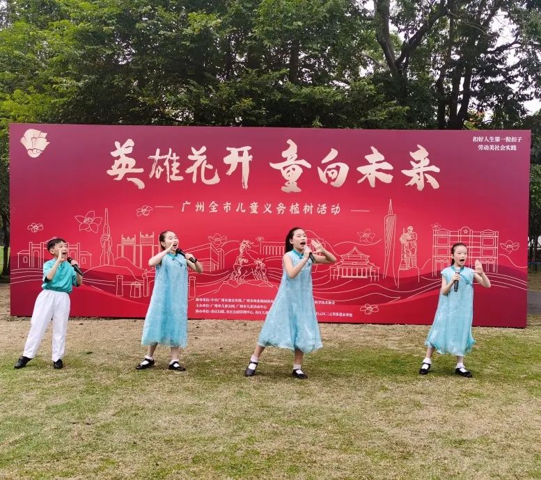 植树添绿增彩,为家园植树添绿增彩