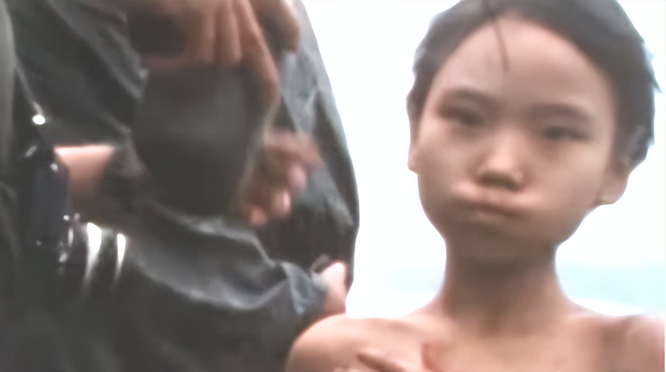 50年前，那个展开双臂、惊慌逃跑的越南女孩，究竟经历了什么