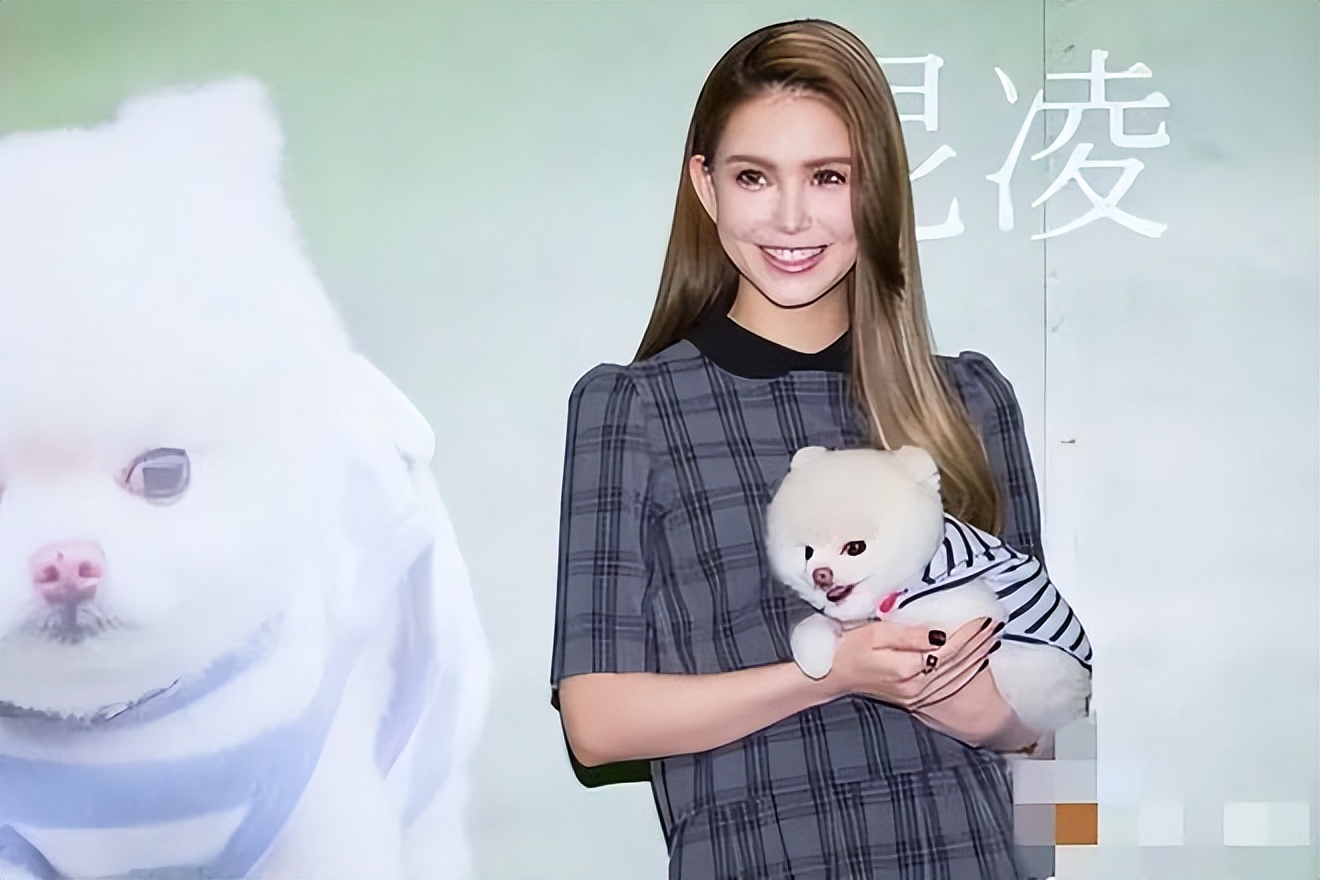 昆凌美人鱼mv,昆凌带女儿穿裙子