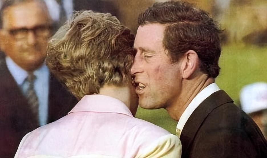 威廉和凯特在泰姬陵落泪视频,威廉怀念凯特年轻时