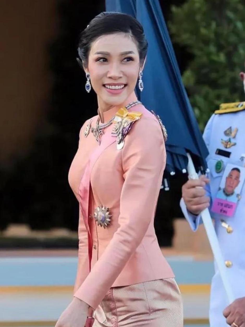 泰王对诗妮娜评价,诗妮娜泰王消息