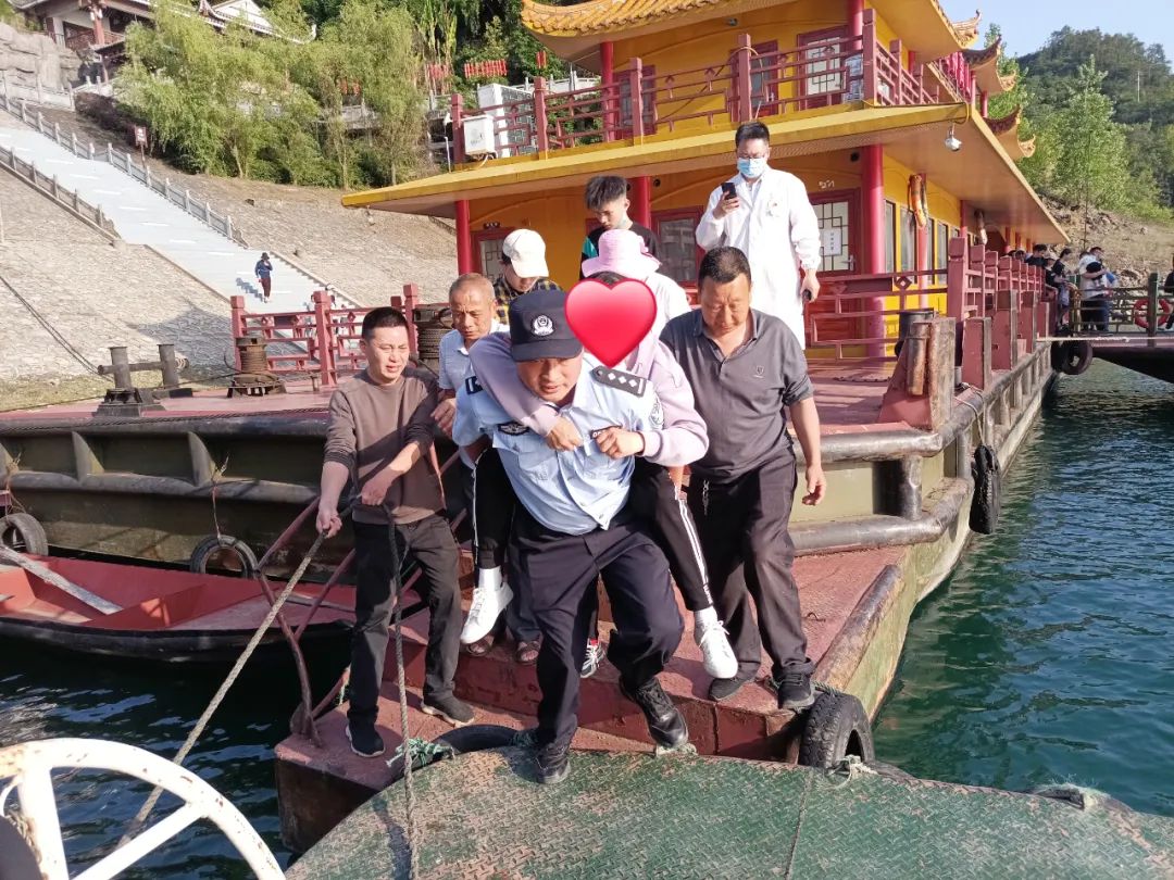 我在岗位守护旅客平安过年,我在岗位上救援现场视频