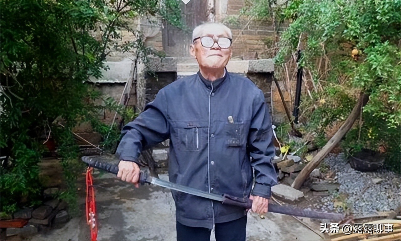 老兵缴获武士刀,日本缴获的武士刀