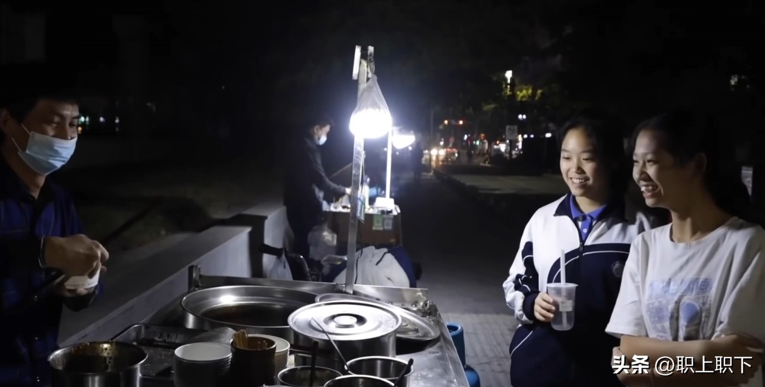 农村小伙做这个副业赚了3万块钱,农村小伙日赚千元的生意经历