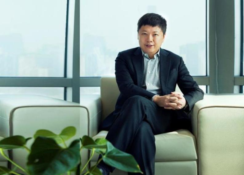 “资本大鳄”王冉：51岁娶小17岁童瑶，凭一己之力“捧红”娇妻