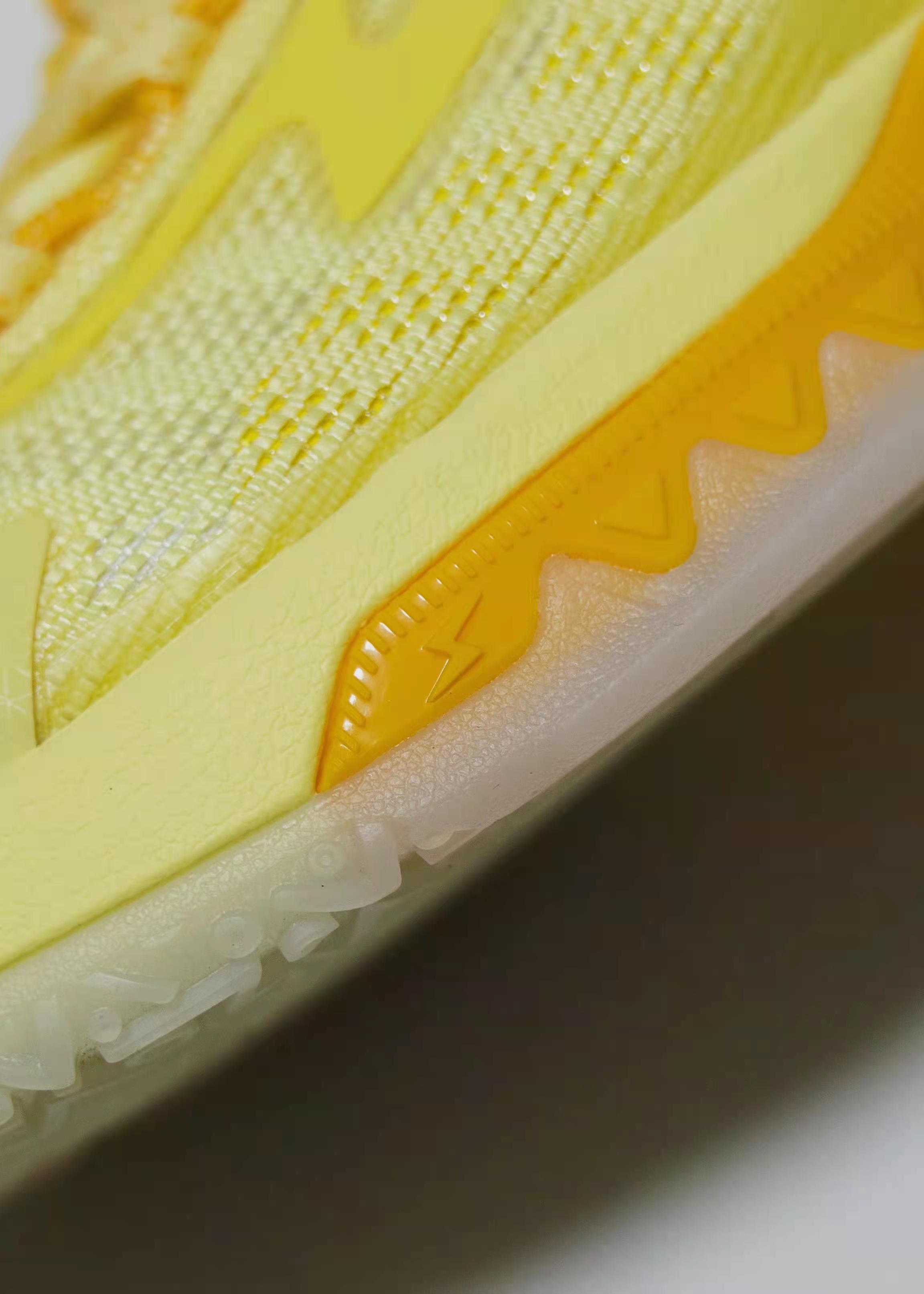 匹克闪电9代篮球鞋曝光！匹克中端篮球鞋的产品力正在逐步提升