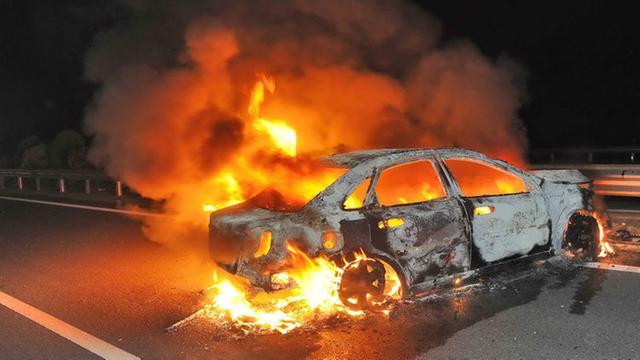 电动汽车电池为什么容易起火,防止电动汽车电池起火