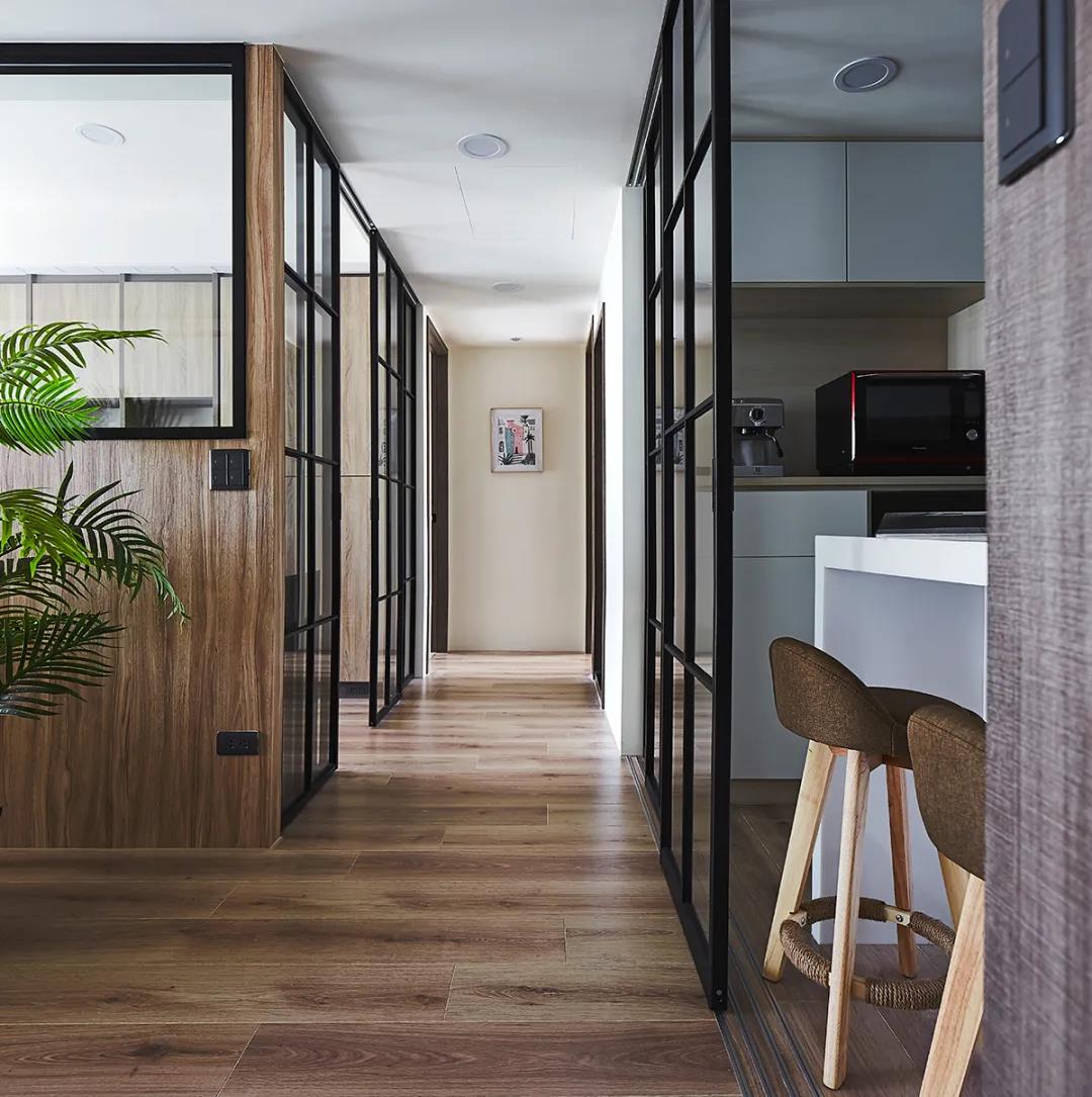 玻璃隔断在家居设计中的运用,半墙玻璃隔断好看又实用