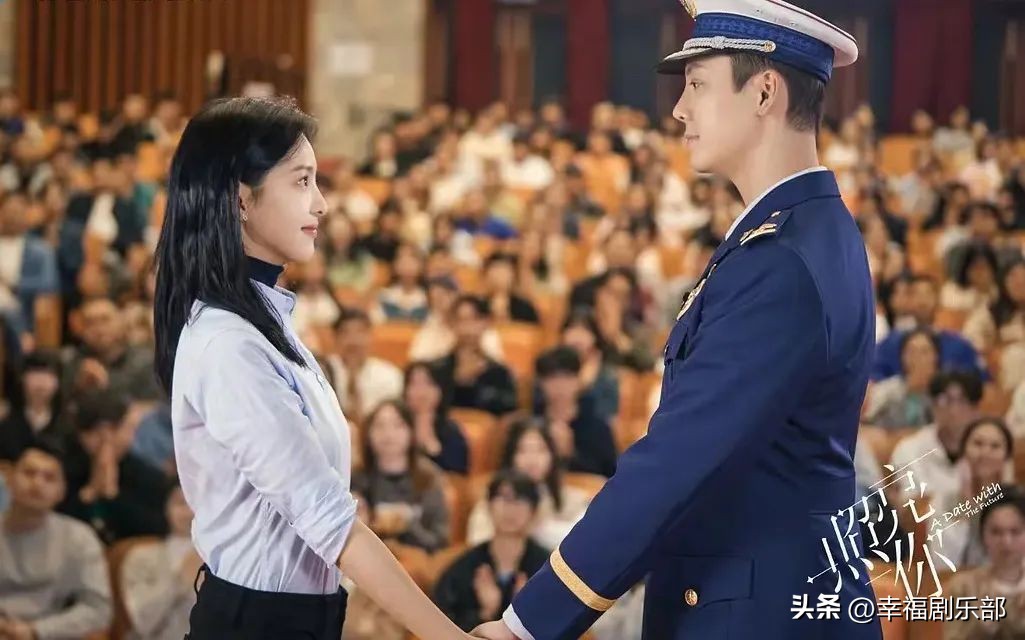 《照亮你》：烟火气中的逆行英雄，浪漫治愈的爱情童话