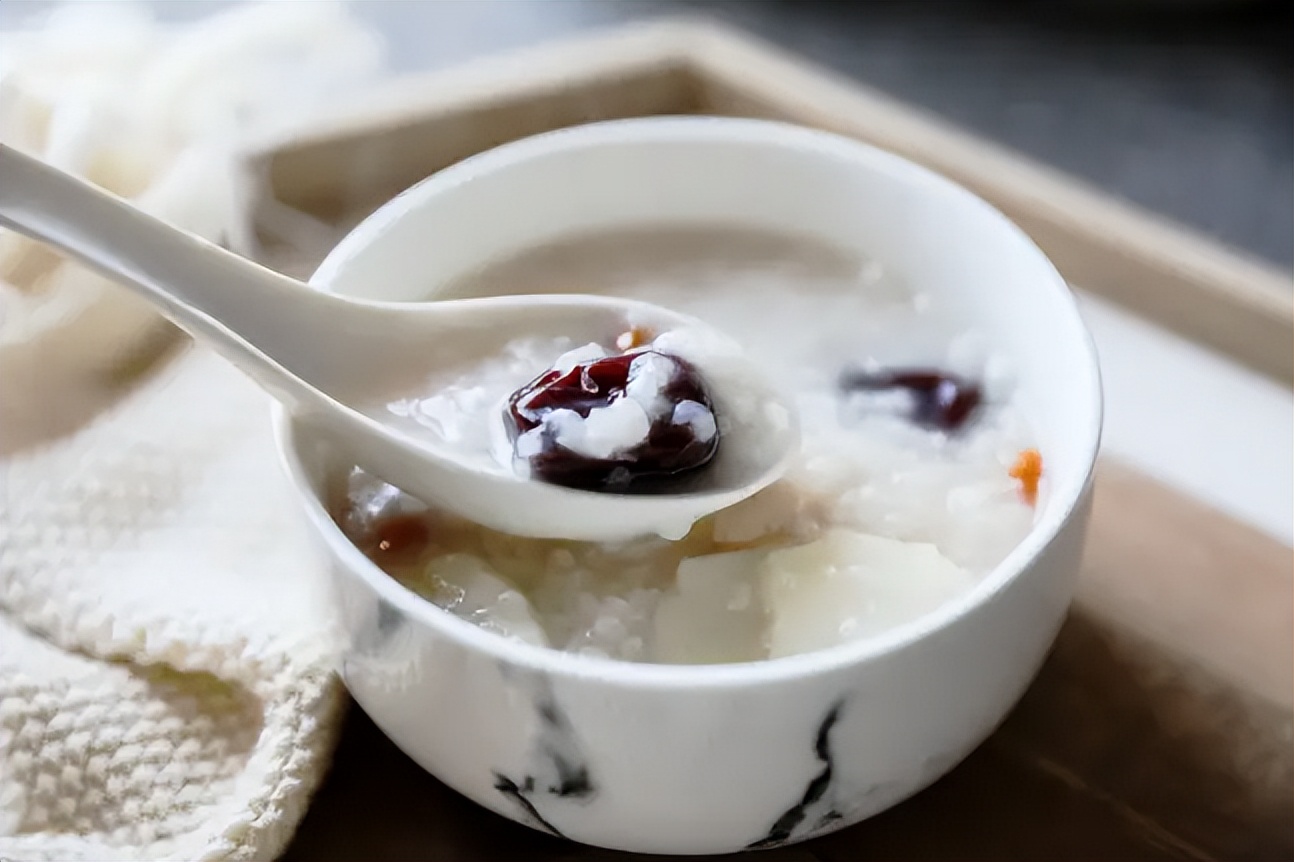 化疗后腹胀腹泻宜吃哪些食物,肿瘤化疗拉肚子吃什么药