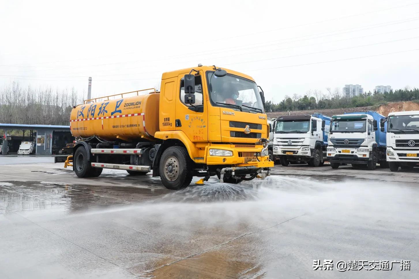 对喷溅扰民说“NO”！武汉市汉阳环卫创新技改洒水车，提升作业精细化水平