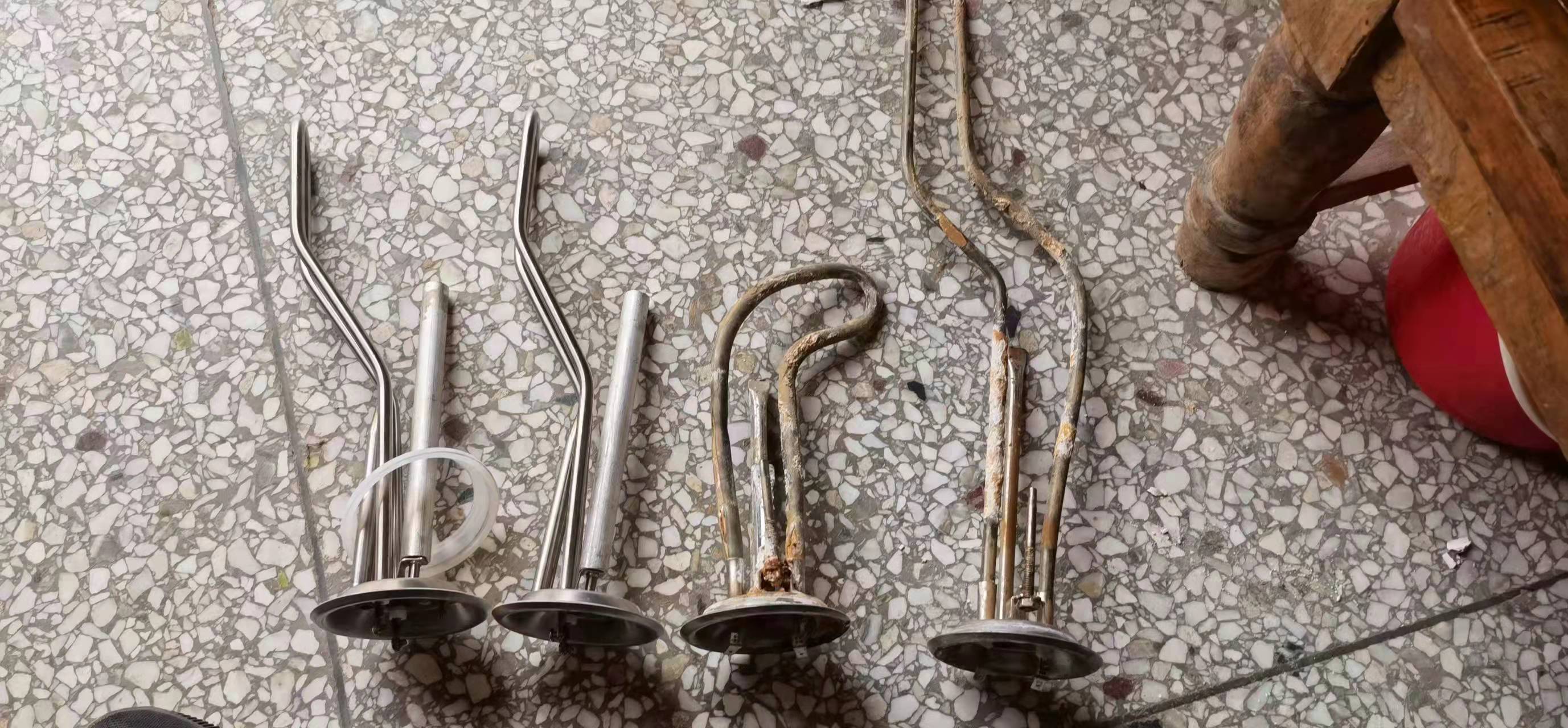 更换热水器加热管人工费多少钱,更换热水器管水会大吗