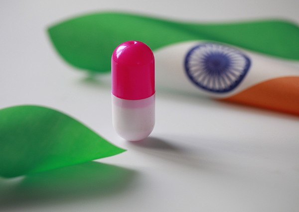 海外代购新冠仿制药最低1300元一盒调查：卖家违法消费者担风险