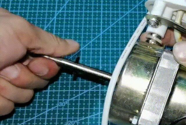 美的电风扇转速慢是什么原因,电风扇用几年了转速慢咋回事