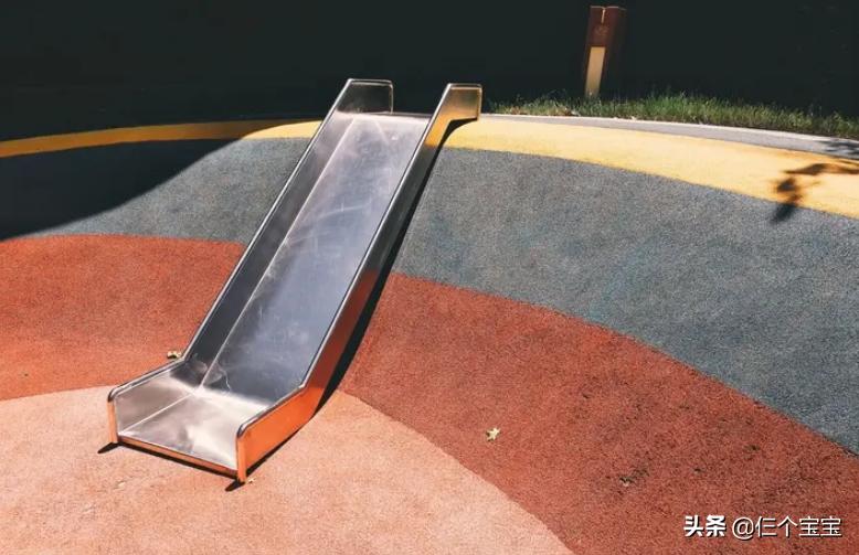 这种裤子真心不适合孩子穿，小区里却常见，快看看你家孩子有没有