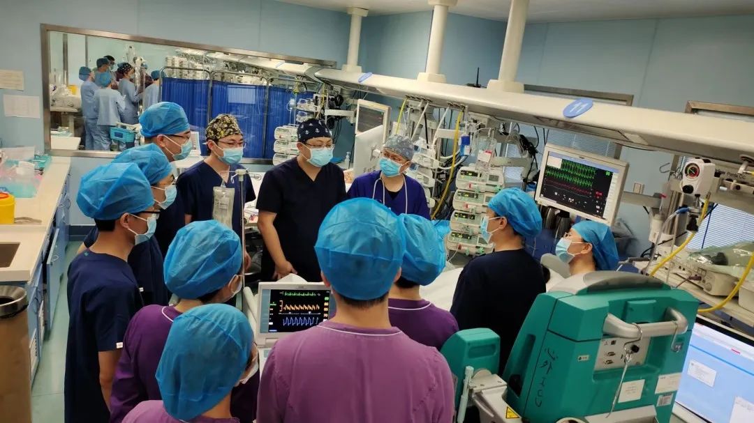 医生用小夹子为4名老人修好心门,76岁大爷心脏抢救