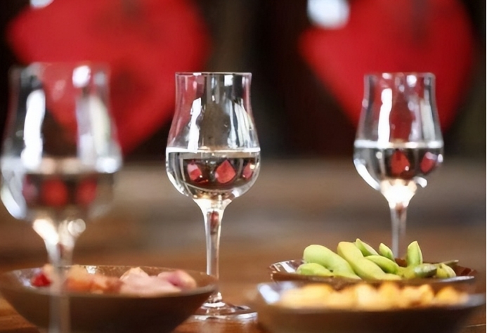 农村超市10元钱的纯粮白酒,农村卖10块一斤的高粱酒是真的不