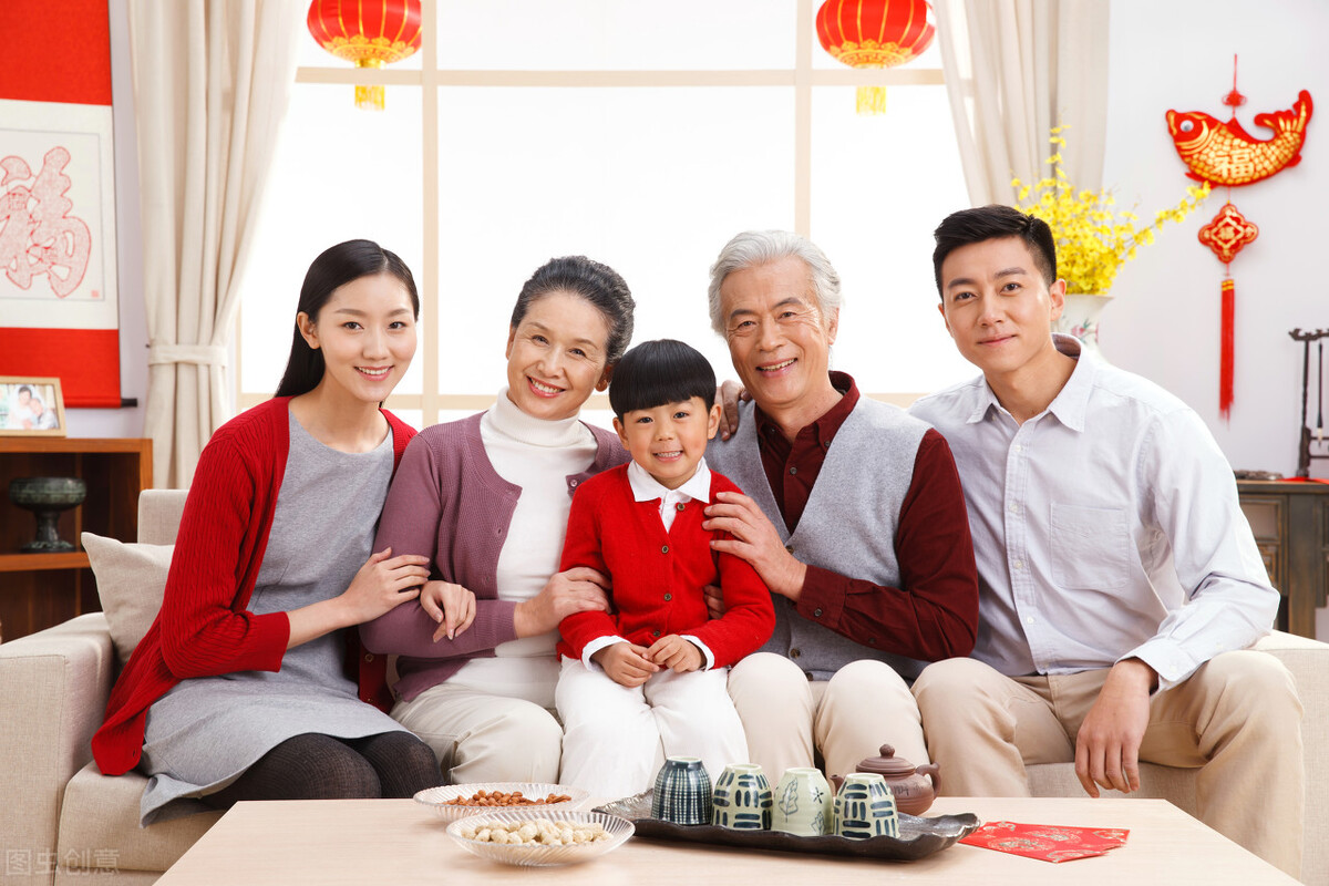 谁言寸草心报得三春晖的修辞手法,谁言寸草心报得三春晖什么意思啊