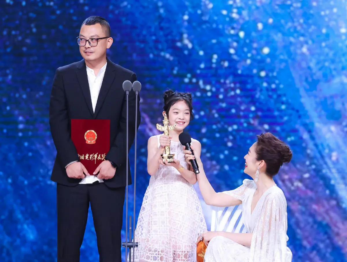 华表|造型②:周深邓超风度翩翩,容祖儿Twins柳岩毛晓彤百花争艳