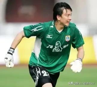 安崎为什么看着很矮,安崎现在的情况