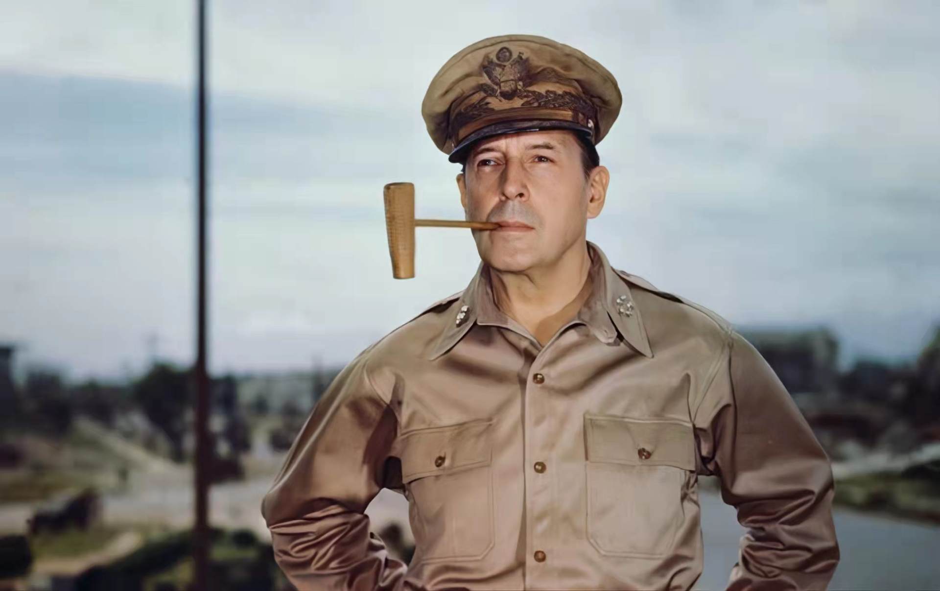 美国记者长津湖被志愿军俘虏，却靠拍照赚百万美元，成人生赢家